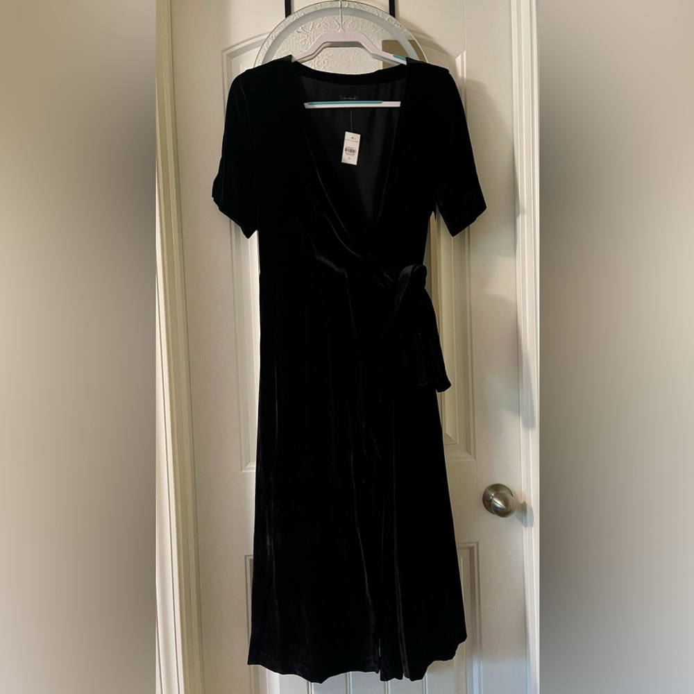 Ann Taylor NWT Size 12 black velvet wrap midi wrap dress